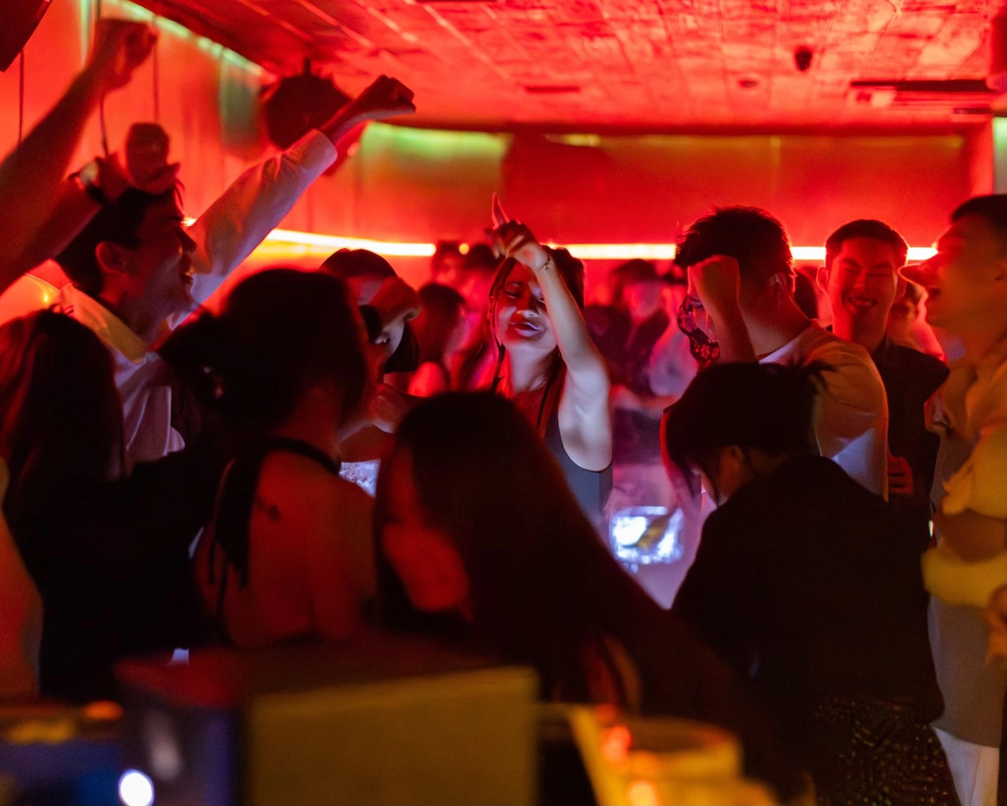 10+ Quán Bar Sài Gòn Hot Nhất Cho Giới Trẻ Năm 2026